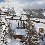 Chalet With Stunning Views, Ideally Located, Deer Nearby, Ideal For Families, Not Suitable For Groups *